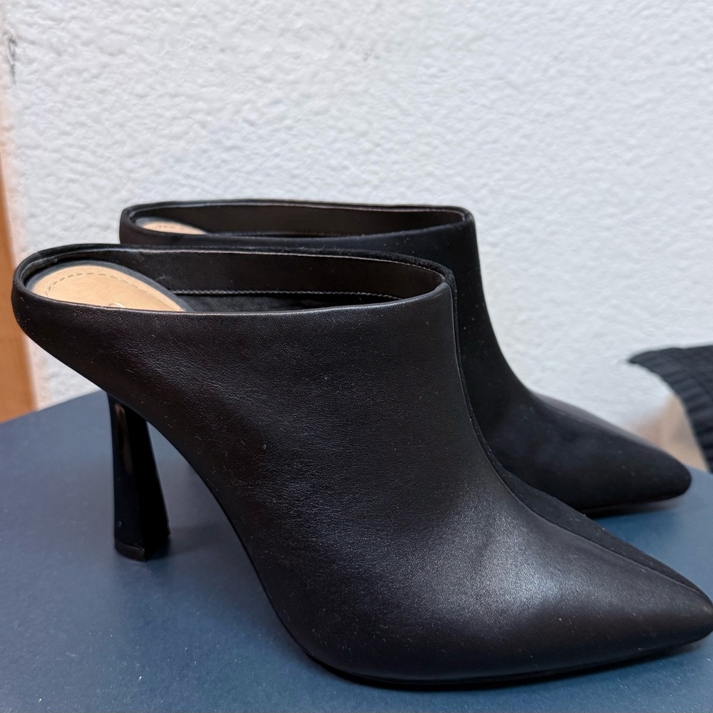 Gibson Latimer Black Heeled Mules